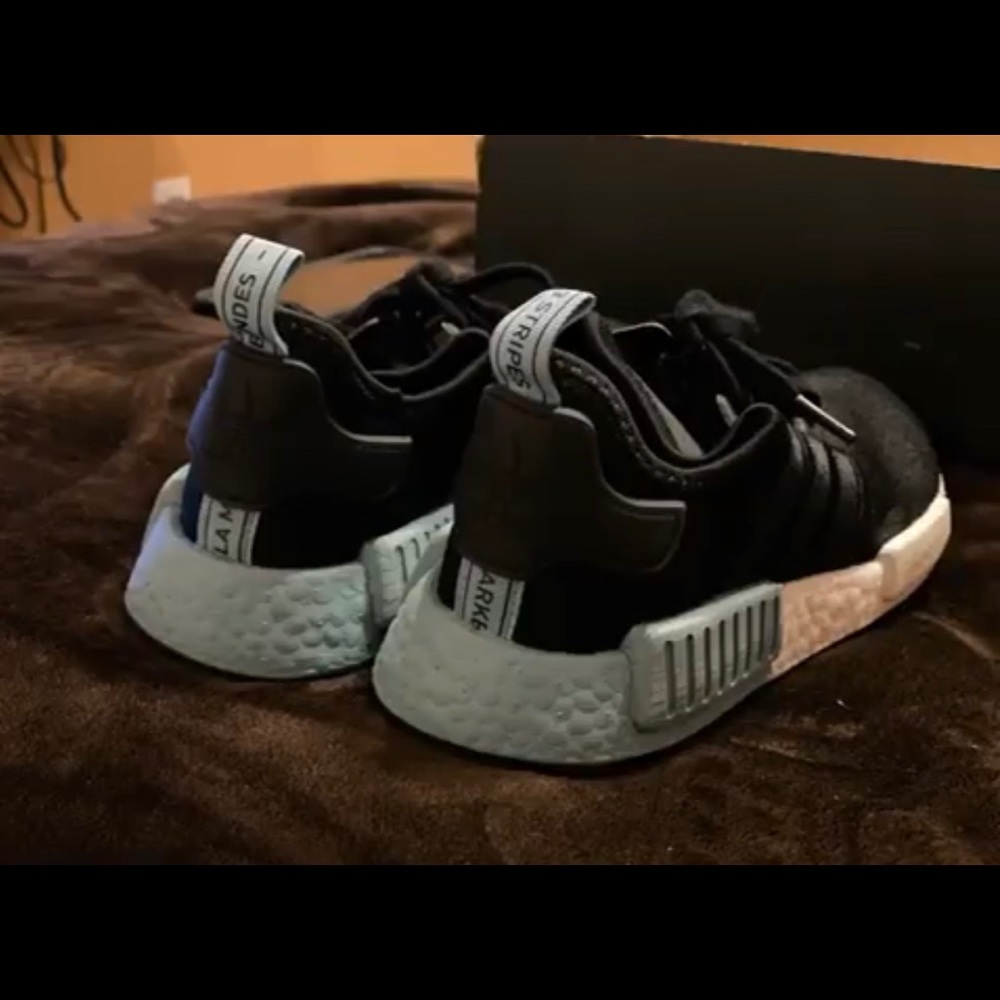 Women’s Adidas NMD_R1 Size 6